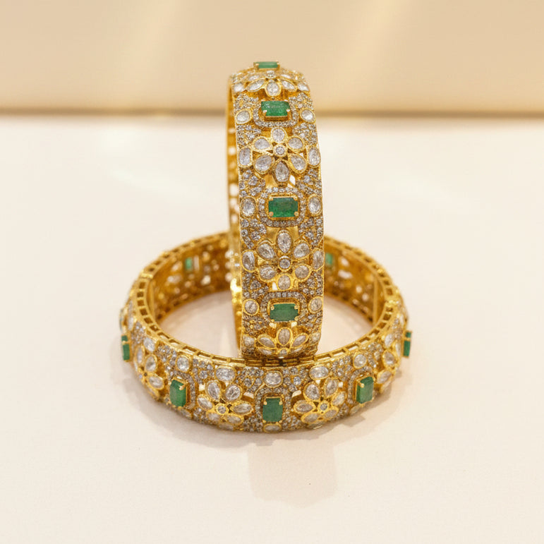 Vintage Royal Emerald-Cut Green Stone Polki Bangle