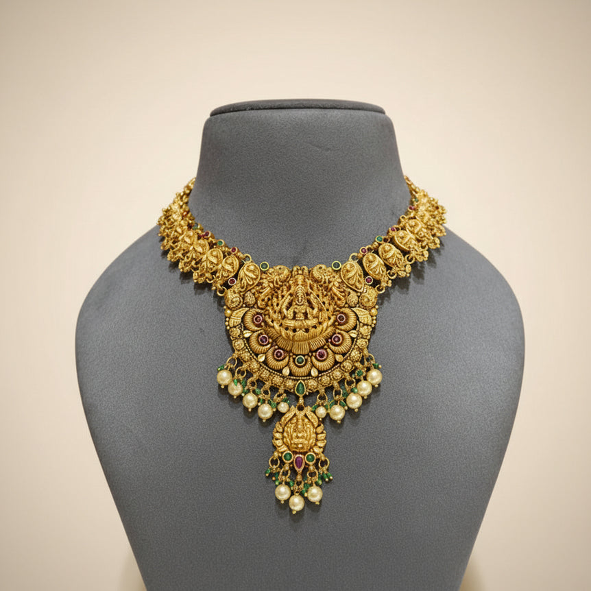 Sovereign Antique Gold Laxmi Set