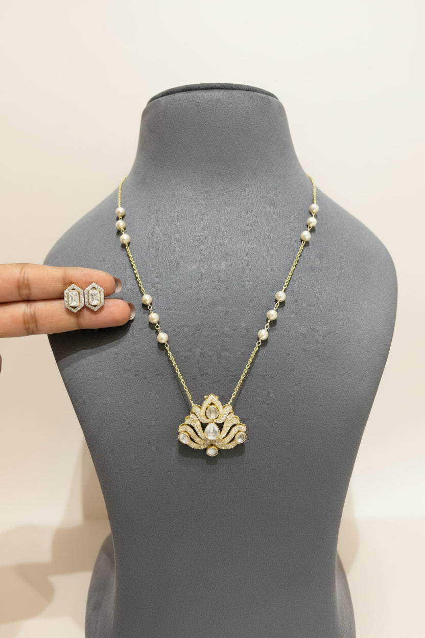 Mughal Kamal Motif Pendant Set