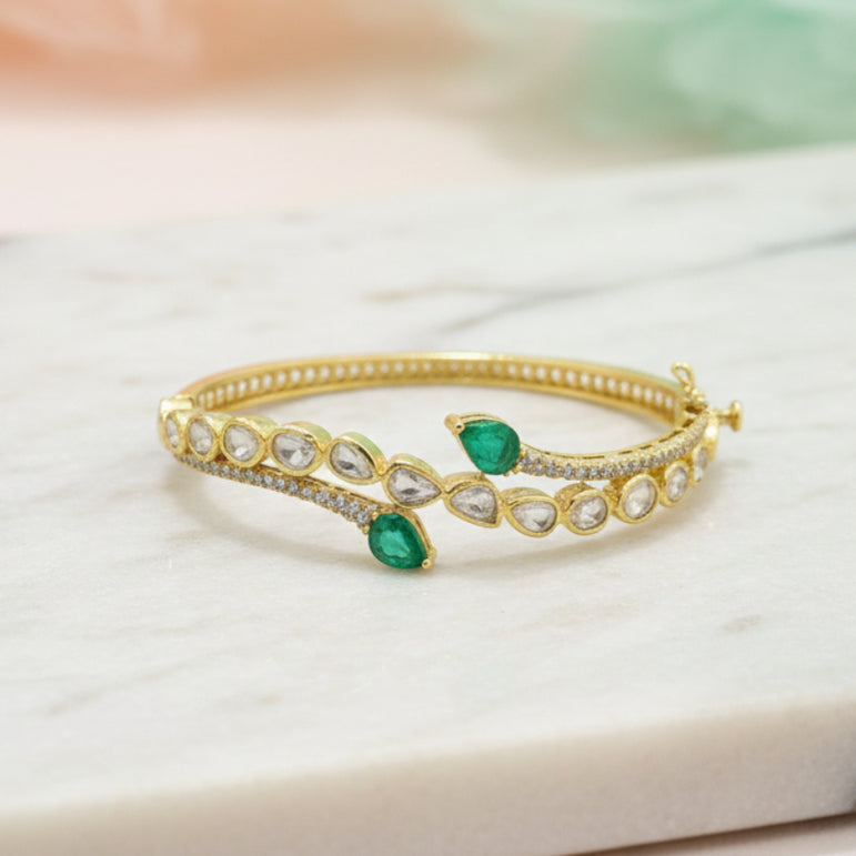 Emerald Pear-Cut Moissanite Polki Bypass Openable Bracelet