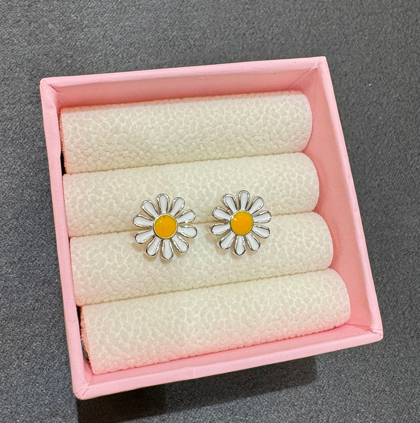 925 Silver Daisy Minimal Studs