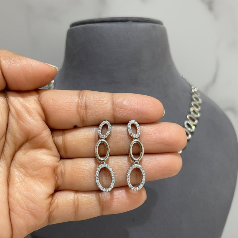 Modern Halo Oval Link Diamond Set