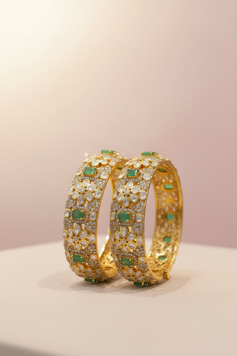 Vintage Royal Emerald-Cut Green Stone Polki Bangle