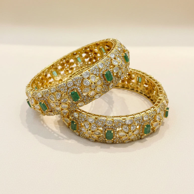 Vintage Royal Emerald-Cut Green Stone Polki Bangle
