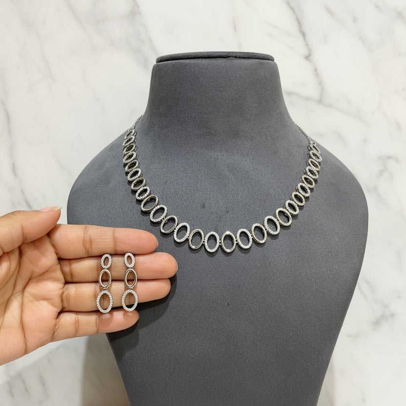 Modern Halo Oval Link Diamond Set