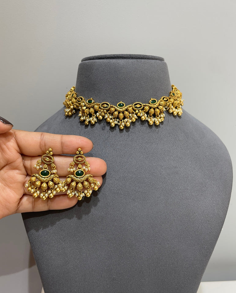 Antique Emerald Guttapusalu Gold Look Choker