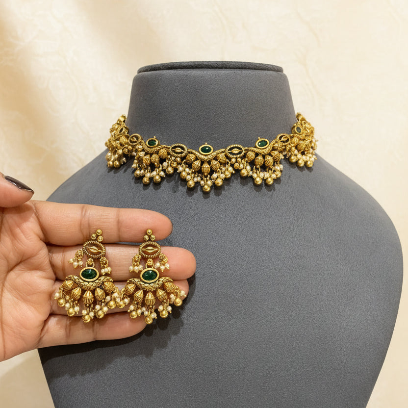 Antique Emerald Guttapusalu Gold Look Choker