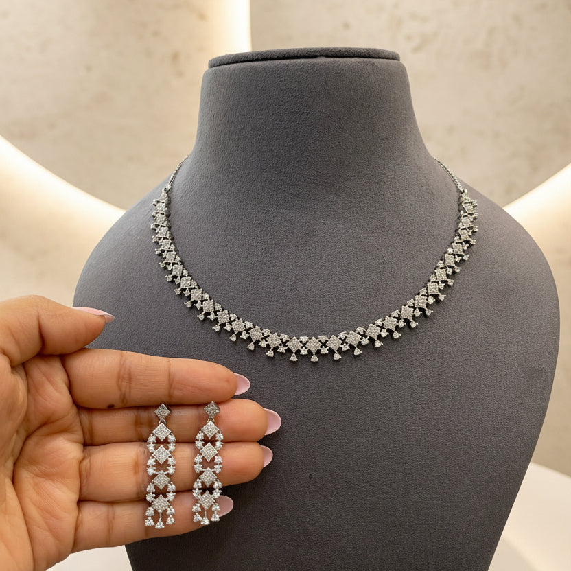 Radiant Geometric Lattice Diamond Set