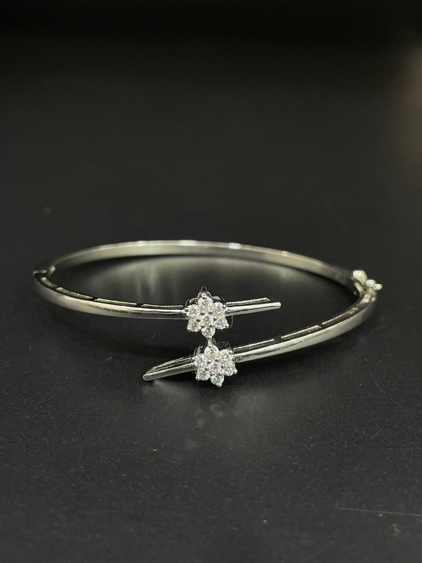STYLISH PURE SILVER OPENABLE BRACELET - Olivearajewels