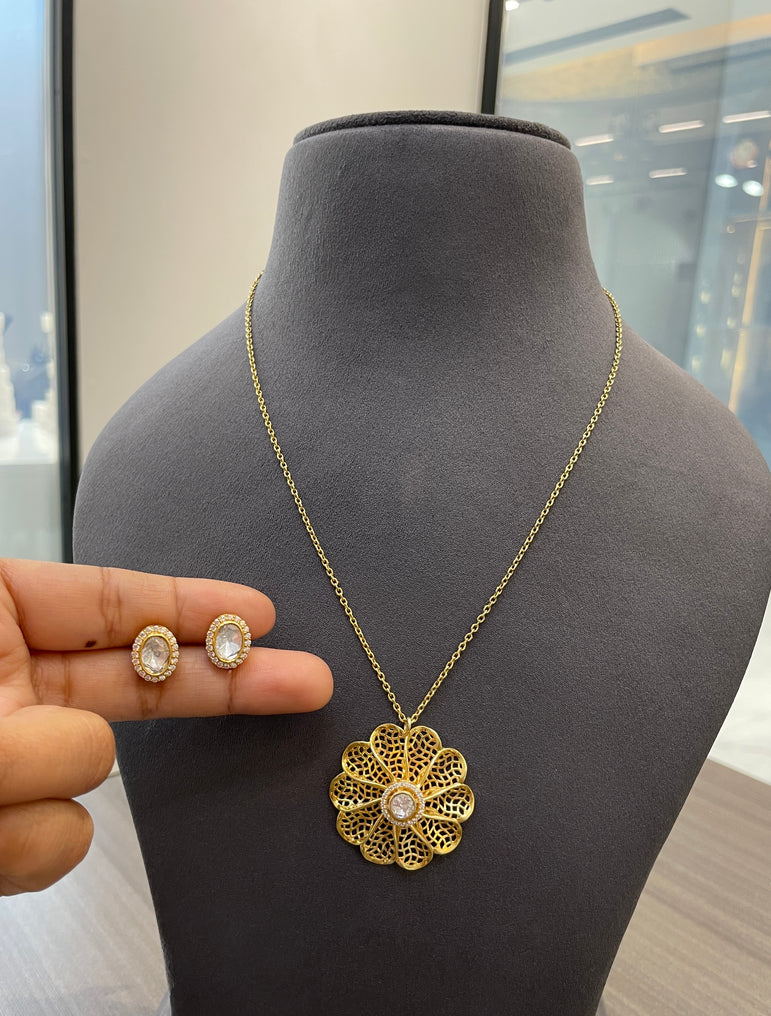 Silver flower pendant set