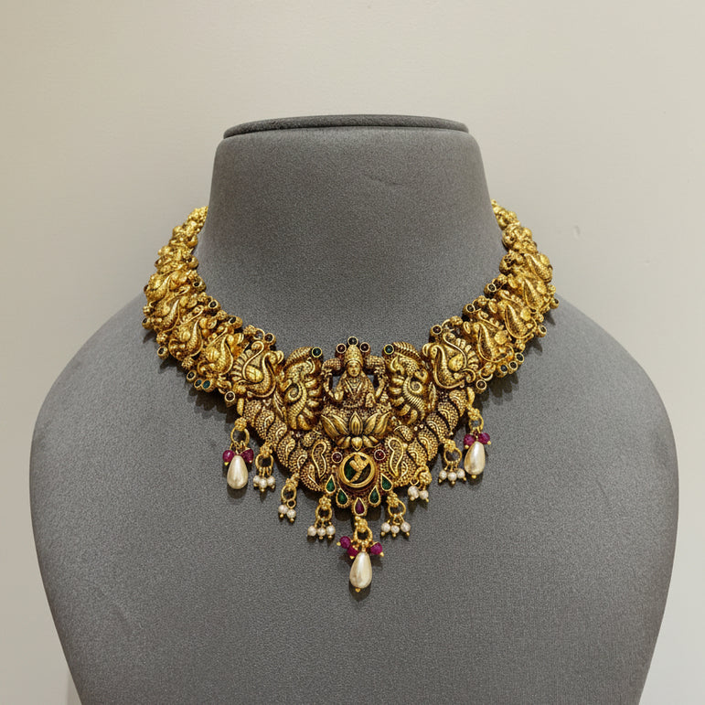 Sacred Goddess Laxmi Crest Gold Look Set