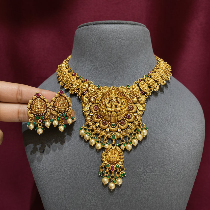 Sovereign Antique Gold Laxmi Set