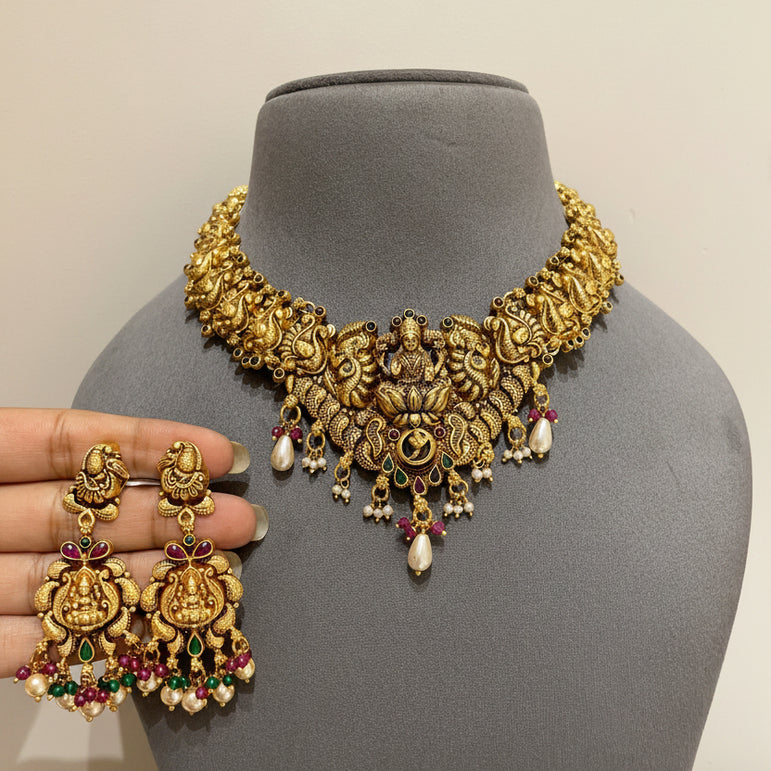 Sacred Goddess Laxmi Crest Gold Look Set