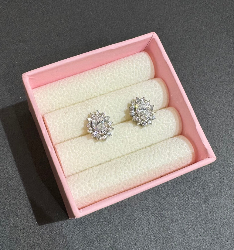 925 Silver Oval Moissanite Diamond With Outer Studs
