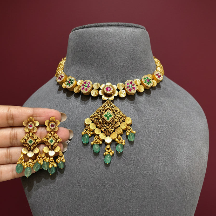 Royal Temple Collection Textured Gold Floral Collar Set