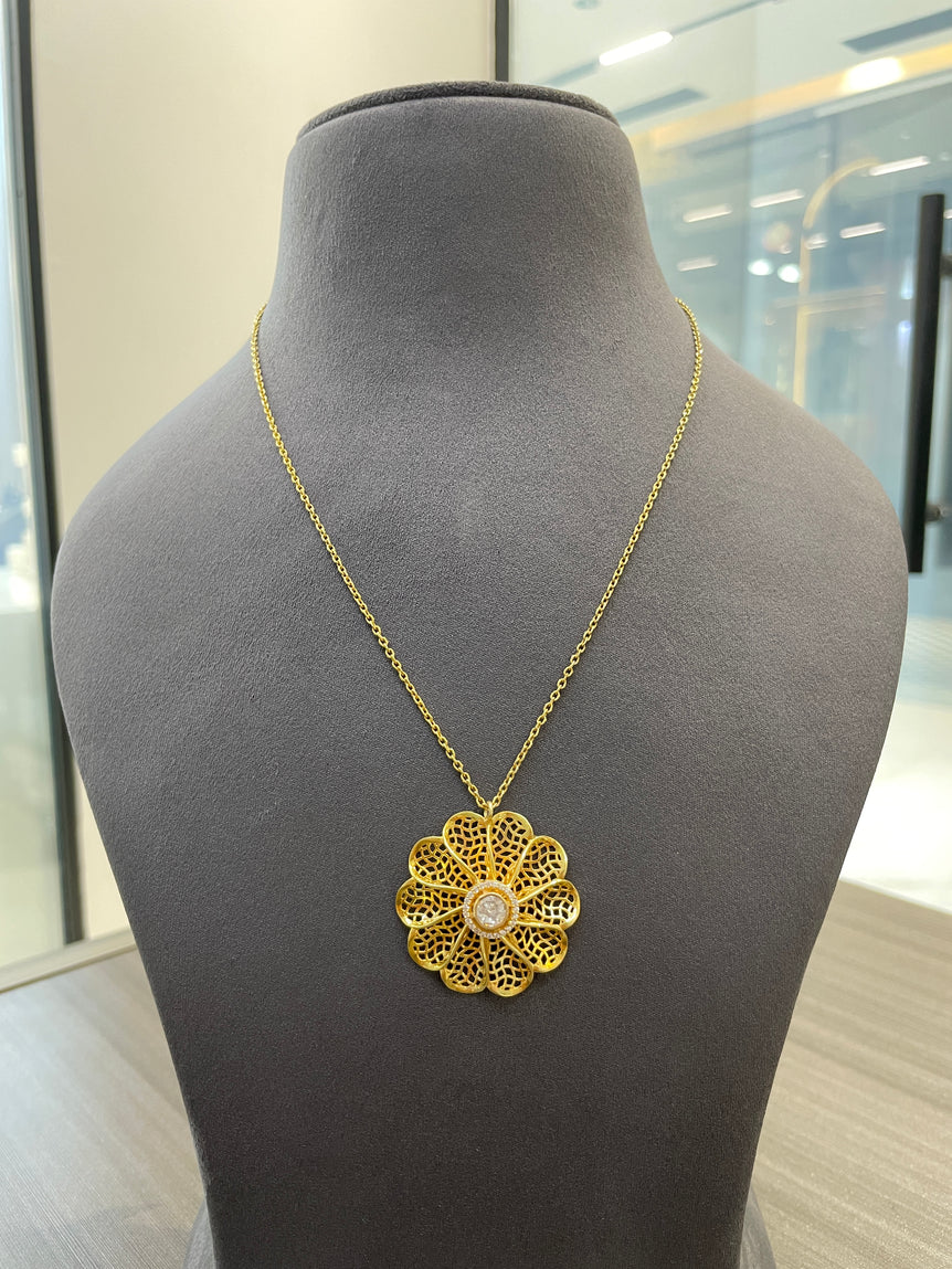 Silver flower pendant set