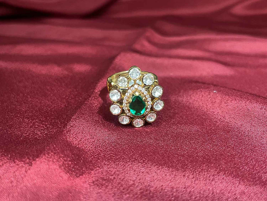 SMALL POLKI RING WITH GREEN STONE - Olivearajewels